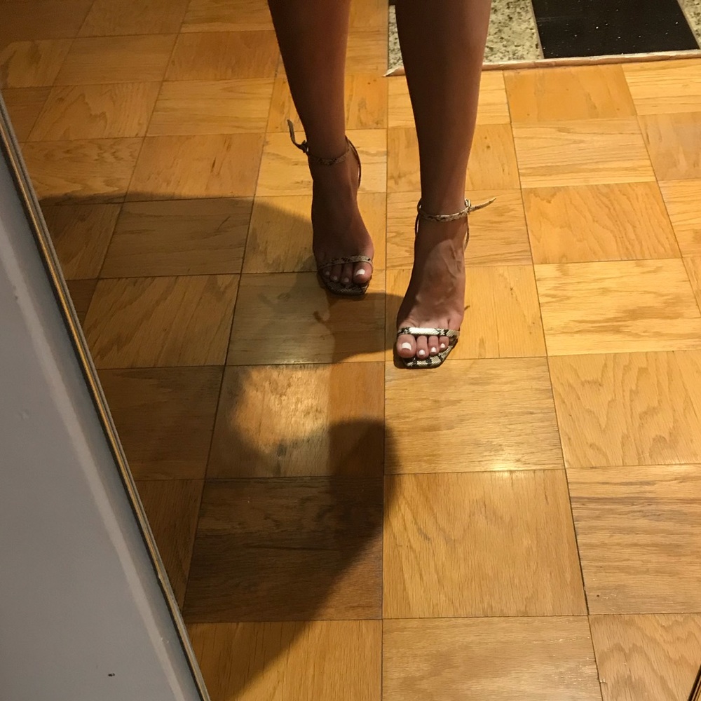 Snake print heels!!
